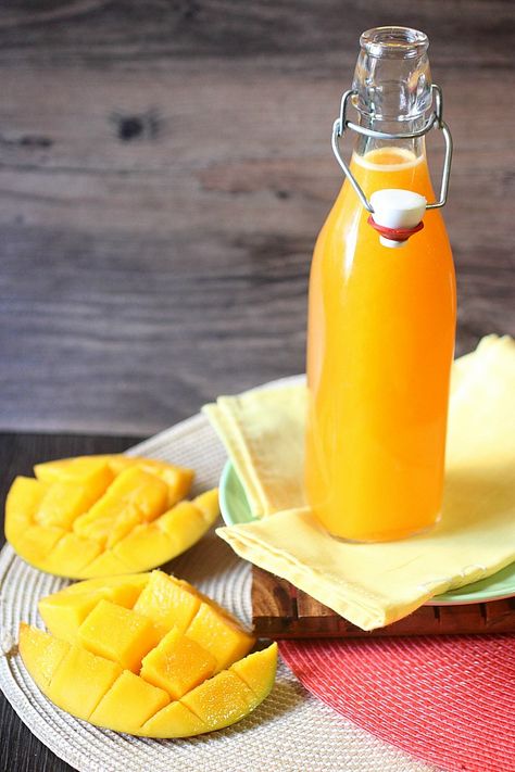 Mango Infused Vodka {mind-over-batter.com} Graduation Drinks, Apple Pie Moonshine Drinks, Mango Vodka, Vodka Infused, Infused Liquors, Homemade Alcohol, Homemade Liquor, Liquor Recipes, Liqueurs Recipes