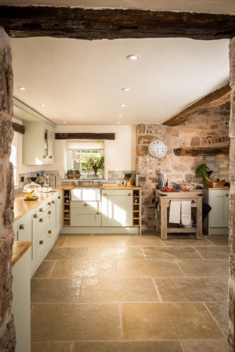 Luxury Cottage, Cottage Kitchens, Cottage Interiors, Stone Walls, Hus Inspiration, Trendy Kitchen, Cottage Kitchen, Farmhouse Kitchen Decor, Küchen Design