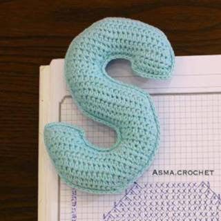 PATRONES AMIGURUMI: LETRA AMIGURUMI GRATIS 30250 Crochet Leaf Free Pattern, Crochet Letters Pattern, Crochet Appliqué, C2c Crochet Pattern Free, Crochet Alphabet, Crochet Letters, Diy Crafts Crochet, Crochet Pig, Letters Pattern