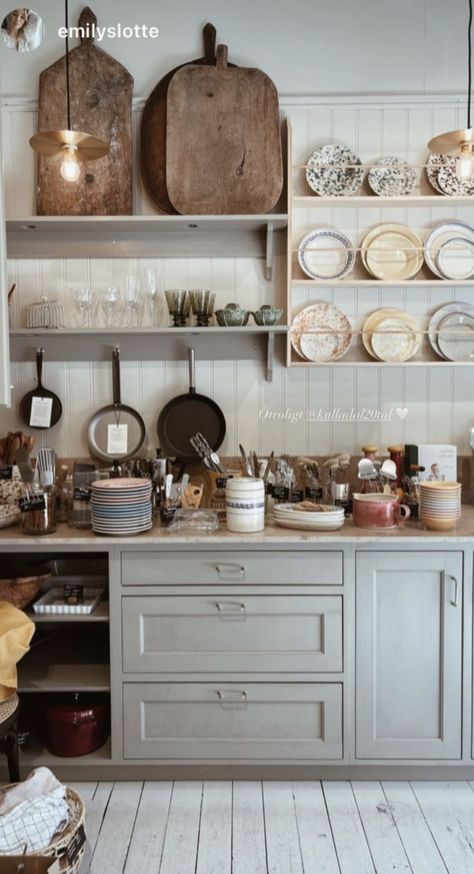 Swedish Farmhouse Kitchen, Swedish Cottage Interior, Ojai House, Portland Bungalow, Folk Kitchen, Swedish Country House, Country House Kitchen, Swedish Farmhouse, Rustic Kitchens