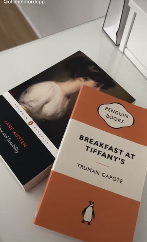 Breakfast At Tiffanys Book Cover, Breakfast At Tiffanys Book, Breakfast At Tiffany's Book, Breakfast At Tiffany's Aesthetic, Thought Daughter, Book Pictures, Truman Capote, Recommended Books, Penguin Classics