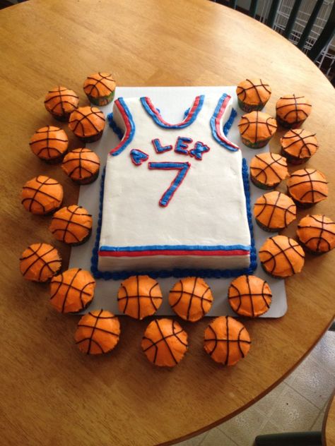 Basketball Birthday Cake, Birthday Cupcakes Boy, Basketball Theme Party, Teen Cakes, Basketball Birthday Parties, Basketball Cake, Birthday Cakes For Teens, Ball Cake, Ball Birthday Parties