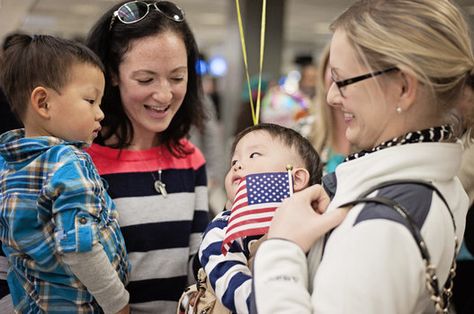 27 Breathtaking Photos Of Adoptive Families Uniting Adoption Photos, Heartwarming Photos, Adoptive Family, Adoption Stories, Adoption, Baby Face, Parenting