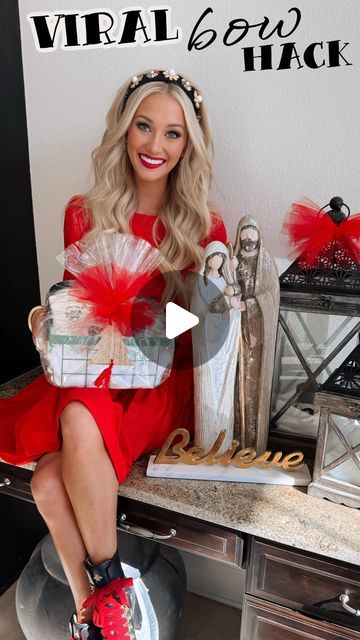 PEYTON BAXTER on Instagram: "OUR VIRAL HOLIDAY BOW HACK 🎀 unwrap the magic of the holidays & check off a gift for anyone on your list with @buffcitysoap 🫧🎅🏻✨ #ad come with me to put together this easy holiday gift basket with my quick & simple bow hack 🎁 OR for those who prefer stress-free gifting, Buff City offers in-store gift wrapping🎄 their new holiday scents (Peppermint Bark, Stargazer, and Holly Day) smell soo good you’ll want to eat it… but don’t 🤪 instead … let me share some with yall 👇🏼 BUFF CITY HOLIDAY BOX GIVEAWAY🫧🥳🎁 *5 winners* to enter: • follow @buffcitysoap & @peyton.baxter • like + comment on this post • bonus: share to your stories & tag us for 5 extra entries!! #BuffCitySoapHoliday #DontEatIt" Bow Hack, Peyton Baxter, Holiday Gift Basket, City Holiday, Simple Holiday Gifts, Simple Bow, Holiday Gift Baskets, Holiday Box, Holiday Bows