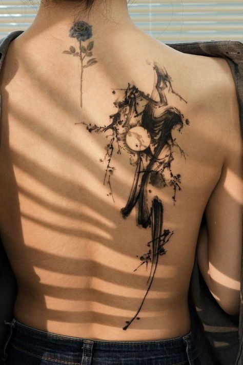 #tattoos #artwork #ink #tattoos #inked #tattooed #tattooartist #girlswithtattoos #tattooart #piercings #tattoolife #inkedgirls #blackwork #bodyart #tattooedgirls #tattoodesign #tattooist #inkedup #tatuagem #tattooing #instatattoo Enchanted Tattoo, Upper Back Tattoos, Back Of Shoulder Tattoo, Tattoo Aftercare, Back Tattoo Women, Spine Tattoos, Elegant Tattoos, Abstract Tattoo, Tattoo Trends