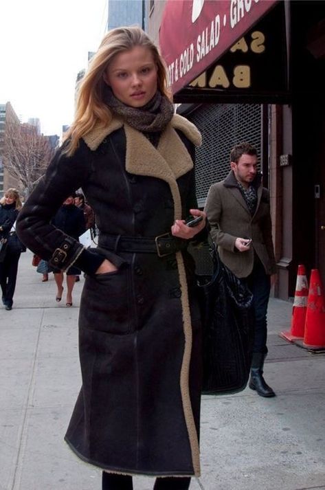 Magdalena Frackowiak, Model Streetstyle, Sheepskin Coat, Winter Fits, Models Off Duty, Mode Inspo, 가을 패션, Preppy Outfits, Fall Winter Outfits