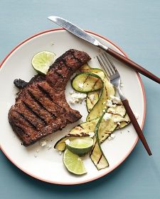 Spice-Rubbed Pork Chops with Grilled Zucchini Basted Steak, Beef Steak Recipes, Pork Chop Dinner, Pork Loin Chops, Grilled Pork Chops, Grilled Zucchini, Pepper Steak, Strip Steak, Dinner Meals