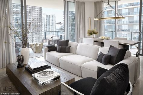 Picture perfect: Joan enlisted RH, Restoration Hardware’s Interior Design concierge-level ... Miami Condo Interiors, Miami Apartment, Miami Condo, Condo Living Room, City Condo, White Bathroom Decor, Condo Interior, Condo Design, Condo Living