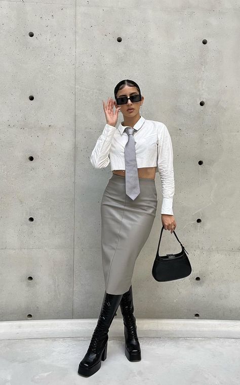 White Dress Blazer Outfit, Tie Female Outfit, Women’s Outfits With Ties, Female Tie Outfit, Outfit With Tie For Women Street Styles, Women In Ties Outfits, Suit And Tie For Women, Woman Tie Outfit, Womens Tie Outfit