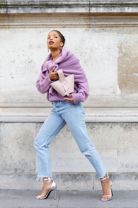 7 Jeans-and-Jumper Outfits That I Swear By For Low-Maintenance Style #fallfashion#falloutfits #fallstyle #ilymixaccessories Jeans Jumper Outfit, Jeans And Jumper Outfit, Jumper Outfits, Lavender Sweater, Jumper Outfit, Jeans Claro, 7 Jeans, How To Wear A Scarf, Amy Jackson