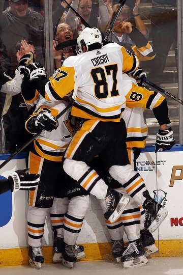 Pittsburgh Penguins Aesthetic, Hockey Widget, Hockey Photography, Sunrise Florida, Hockey Boards, Nhl Pittsburgh Penguins, Hockey Pictures, Pittsburgh Sports, Hockey Humor