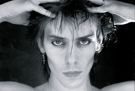 Peter Murphy looking sexy ❤ Bauhaus Band, Peter Murphy, Love And Rockets, 80s Goth, Goth Bands, Goth Music, Goth Subculture, Gothic Rock, Music Icon