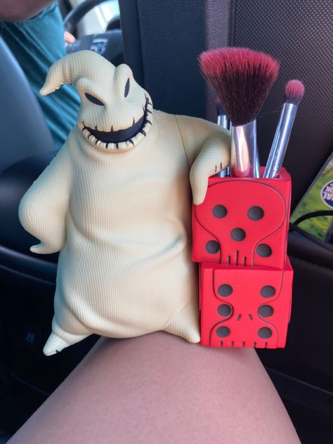 Nightmare before Christmas Oogie Boogie makeup brush set and holder. Oogie Boogie Makeup, Nifty Crafts, Makeup Brush Holder, Oogie Boogie, Makeup Brush Holders, Brush Holder, Dry Clay, Clay Projects, Air Dry Clay