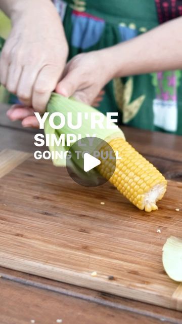 Scenic Rim Farm Shop on Instagram: "🌽CORN HACK! 🌽

The blew my mind when my sister-in-law showed me this trick. 

You may already know you can microwave your corn (whole in husk) in one easy step - but did you know the secret to no-mess dehusking?

We think this is just the easiest, no-fuss way to cook your corn, and there’s no shortage of corn available right now to add to your @scenicrimfarmbox or to pick up next time you visit the @scenicrimfarmshop

Big thanks to @orange_schmorange for creating this vid for us (and leaving in the bloopers!)" Shuck Corn In Microwave, Corn Shucking Hack, Corn On Cob In Microwave With Husk, Husking Corn Easy, How To Shuck Corn Easily, Shucking Corn Easy, Cooking Sweet Corn, Shucking Corn, How To Cook Corn