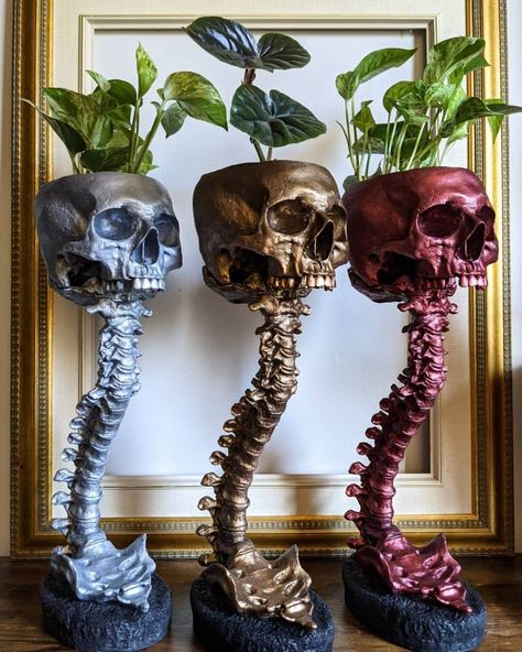 Halloween Garden Decorations, Halloween Candy Bowl, Skull Planter, Resin Skull, Fairy Statues, Balcony Flowers, Skull Pictures, Halloween Garden, Cheap Halloween