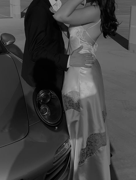 Porsche Couple Goals, Wedding Car Porsche, Porsche Couple, Wedding Porsche, Porsche Photoshoot, Porsche Wedding, Sally Mcqueen, Couple Car Poses, Mum Aesthetic