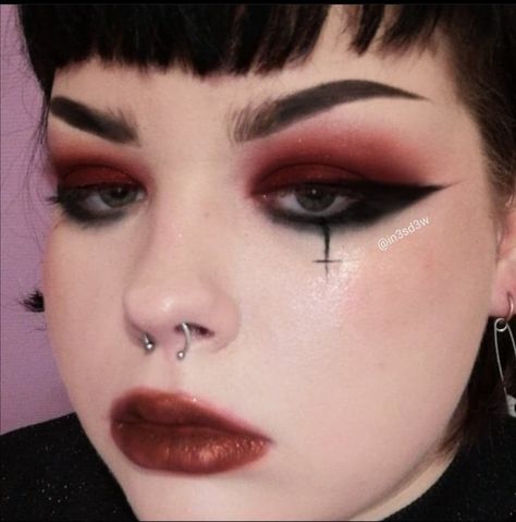 #makeup #goth #alternative #egirl #gothmakeup #dark #darkmakeup #edgymakeuplooks IG: @in3sd3w Emo Eye Makeup, Emo Makeup Looks, Goth Make Up, Goth Eye Makeup, Egirl Makeup, Punk Makeup, Alt Makeup, Alternative Makeup, Smink Inspiration