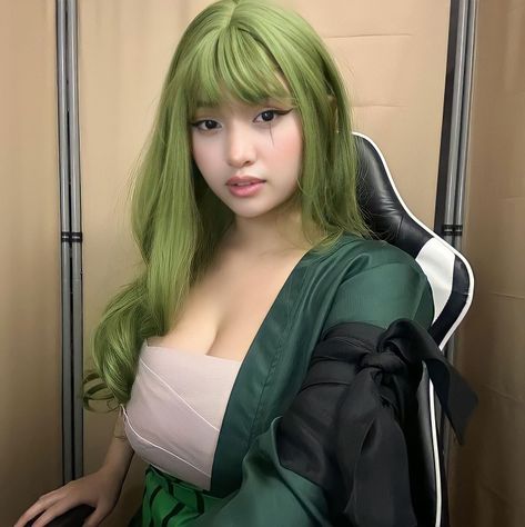 Zoro Women Cosplay, Fem Zoro Cosplay, Zoro Makeup, Female Zoro Cosplay, Easy Female Cosplay Ideas, One Piece Inspired Outfits, Cosplay Zoro, One Piece Halloween Costume, Female Cosplay Ideas