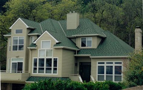 Owens Corning Laminated Composition Shingles, Color:Chateau Green - Corvallis, OR Green Roof House, Green Facade, Roof House, Living Roofs, Ski House, Residential Roofing, Roof Covering, House Siding, House Paint Exterior