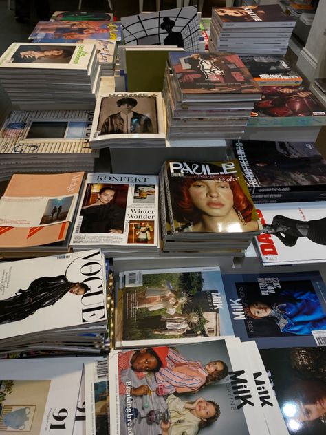 Pile Of Magazines Aesthetic, Magazines Aesthetic, Magazine Aesthetic, Fashion Journalism, 2024 Moodboard, Magazine Collage, Fashion Industry, Star Girl, Big Sister