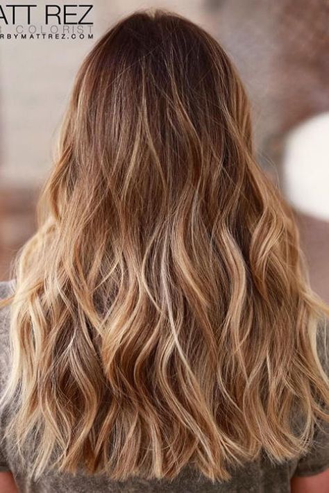 We’re Calling It—This Surprising Shade is Going to Be the “It” Hair Color for Fall Muted Copper Hair Color, Hair Color For Fall, Balayage Brunette To Blonde, Bronze Hair Color, Southern Hair, Curly Hair Trends, Chestnut Hair, Brown Hair Shades, Bronze Hair