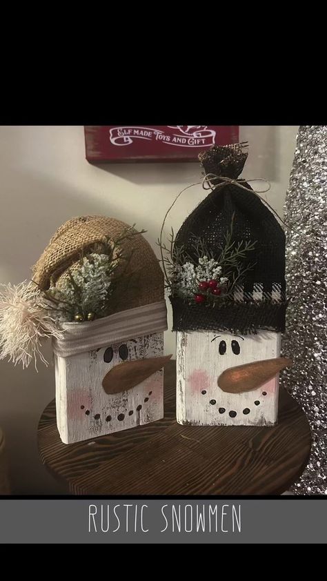 Scrap Wood Winter Crafts, Scrap Wood Block Crafts, Diy Scrap Wood Christmas Ornaments, Snowmen Made Out Of Wood, Snowmen Wood Crafts, Wood Block Snowman Diy, Diy Snowmen Decor, Wooden Snowmen Diy, Wood Blocks Crafts