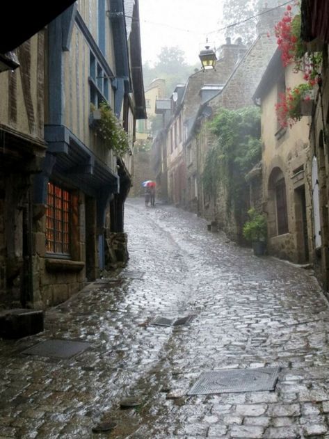 Lev Livet, Rainy Day Aesthetic, I Love Rain, Brittany France, Love Rain, Rain Photography, Foto Inspiration, City Aesthetic, Pretty Places