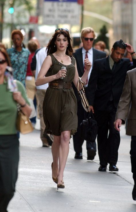 Andy may have been frantically running around New York City completing errands for Miranda Priestly in this scene but... Devil Wears Prada Outfits, Tv Clothes, Patricia Field, Miranda Priestly, Character Fashion, Army Green Dress, Curated Closet, Prada Fashion, Olive Dress