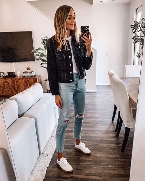 . Black Demin Jacket Outfits Style, Outfit With Black Denim Jacket, Black Levi Jacket Outfit, Jeans Jackets Outfits, What To Wear With A Black Jean Jacket, Black Jeans And Denim Jacket Outfit, How To Wear A Black Denim Jacket, Black Jean Jacket Outfits Winter, Black Jeans Denim Jacket