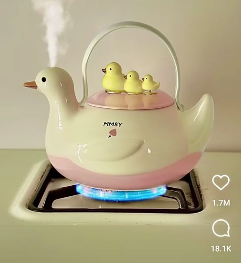 Kawaii Duck, Gerobak Dorong, Duck Cute, Kitchen Decor Collections, Safe Kitchen, Crockery Design, Chicken Kitchen, Cute Teapot, Kitchen Organization Pantry