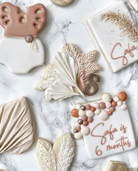 Pampas Cookies Decorated, Pampas Grass Cookies Decorated, Boho Cookies, Dedication Cake, Cookie Pan, Wedding Cake Cookies, Cookie Decorating Party, Sugar Cookie Designs, Cutout Sugar Cookies