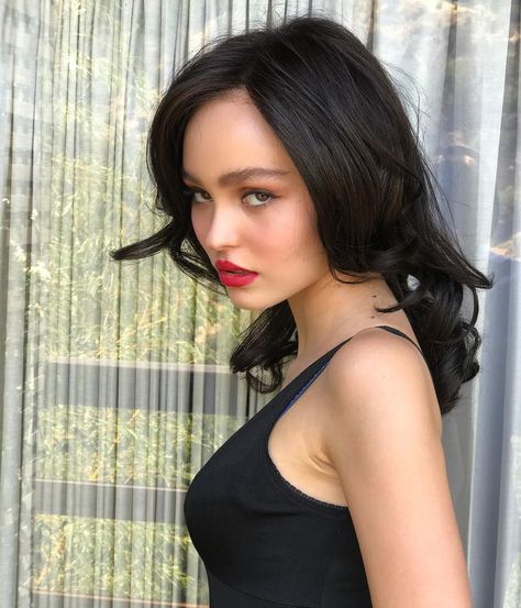 Lily Depp, Bi Panic, Rose Depp, Vanessa Paradis, Zoe Kravitz, Black Wig, Lily Rose Depp, Lily Rose, Red Lipstick