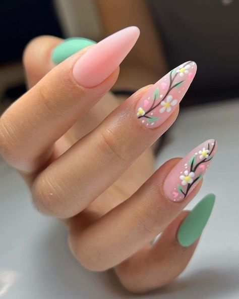 It Girl Nails, Whimsical Nails, Spring Nails Inspiration, Elegant Edgy, Mint Green Nails, Simple Spring Nails, Green Nail Designs, Spring Nail Designs, Cute Spring Nails