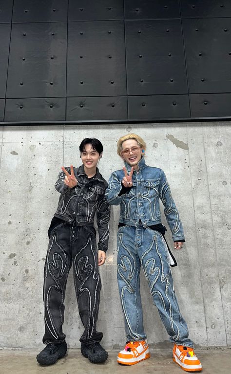 #DOYOUNG #HYUNSUK #TREASURE Hyunsuk Outfit, Yg Fashion, Treasure Members, Yg Artist, Doyoung Treasure, Choi Hyunsuk, Pop Outfits, Fashion Moments, Blue Outfit