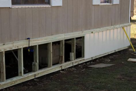 Diy Mobile Home Skirting, Moble Homes, Mobile Home Redo, Skirting Ideas, House Skirting, Home Skirting, Mobile Home Skirting, Mobile Home Repair, Mobile Home Exteriors