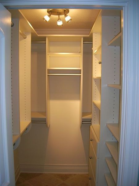 Small built-in u-shaped closet U Shaped Closet, Small Walk In Closet Design, Walk In Closet Organization, Small Closet Design, Organizing Walk In Closet, Small Walk In Closet, Walk In Closet Design, Bathroom Design Trends, Closet Layout