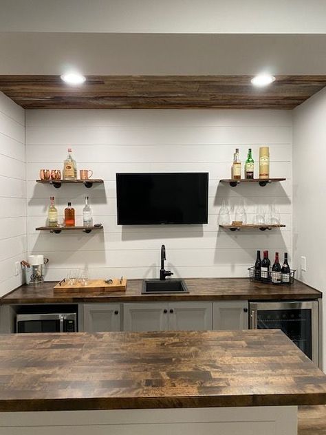 Basement Dry Bar Ideas, Butcherblock Countertops, Basement Wet Bar, Bar Countertops, Kitchen Bar Design, Home Wet Bar, Home Bar Rooms, Basement Remodel Diy, Basement Bar Designs