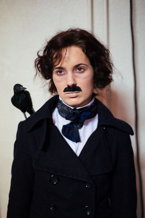 Edgar Allen Poe And Raven Costume, Edgar Allan Poe Costume, Edgar Allen Poe Makeup, Edgar Allen Poe Inspired Outfit, Literature Halloween Costumes, Poet Costume, Album Cover Halloween Costume, Edgar Allen Poe Costume, Edgar Allen Poe Party