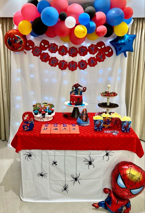 Marvel Birthday Party Decorations, Spider Man Birthday Party Ideas, Spider Man Theme, Spiderman Theme Party, Avengers Decorations, Spiderman Birthday Party Decorations, Cake Backdrops, Candyland Cake, Spiderman Birthday Cake