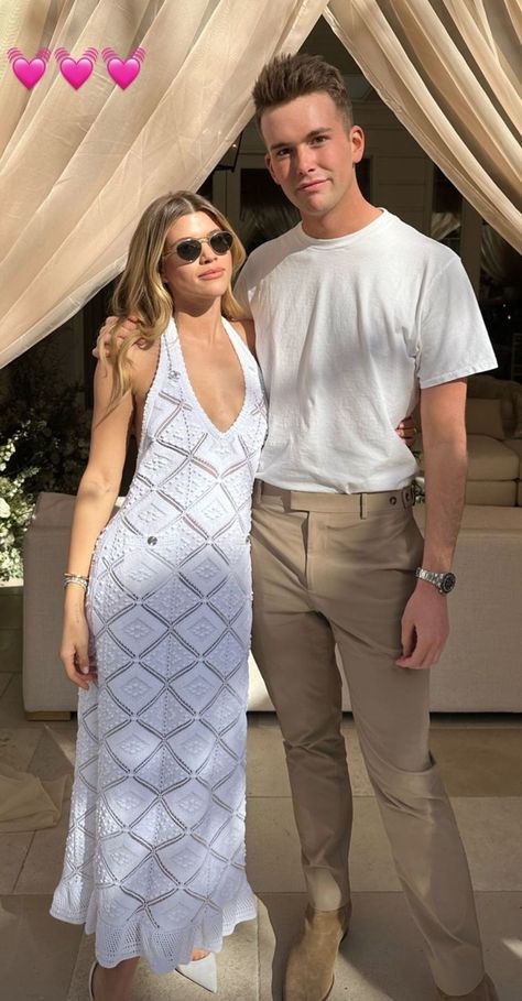 Modern Bridal Shower Outfit, Sofia Richie Style Wedding, Sofia Richie White Outfit, Sofia Richie Wedding Looks, Sofia Richie White Dress, Sofia Richie Elegant, Bridal Beach Outfit, Bridal Shower Dress For Bride Summer, Sofia Richie Bridal