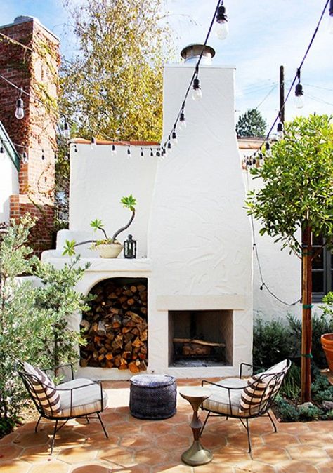 dream patio La Backyard, Disc Interiors, Spanish Colonial Homes, Spanish Decor, Small Fireplace, Apartment Terrace, Spanish Style Home, Casas Coloniales, Spanish Style Homes