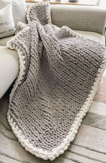 Chunky Knit Blanket Designs, Chunky Knit Blanket Ideas, Grey Crochet Blanket, Big Yarn Blanket, Crochet Butterfly Applique, Large Knit Blanket, Chunky Blanket Pattern, Chunky Knit Blanket Pattern, Chunky Knit Yarn