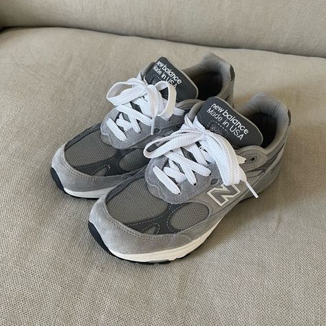 New Balance MADE in USA 993 Core Size 8 (Grey) Grey Shoes Women, New Balance Gray Shoes, New Balance Shoes Gray, New Balance Shoes Woman, New Balance Gray Outfit, Grey Trainers Outfit Women, Bew Balance Shoes, Grey Nee Balance, New Balance 993 Women Outfit