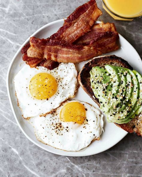 Avo Toast, Breakfast Photography, Traeger Recipes, Sports Food, Breakfast Toast, Best Breakfast Recipes, Fried Egg, Brunch Recipes, Avocado Toast