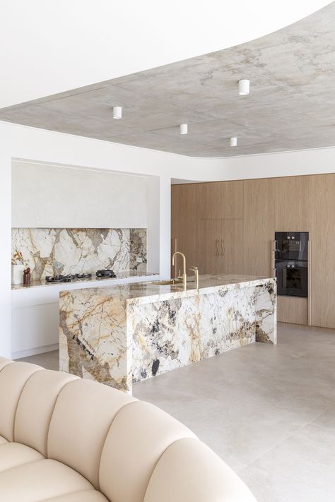 The Mediterranean style kitchen features a quartzite granite Patagonia stone and brushed brass tapware. Contemporary Mediterranean, Kitchen Island Bench, Mediterranean Style Homes, Kitchen Inspiration Design, Kitchen Style, Küchen Design, House Inspo, Inspired Homes, Dream Kitchen