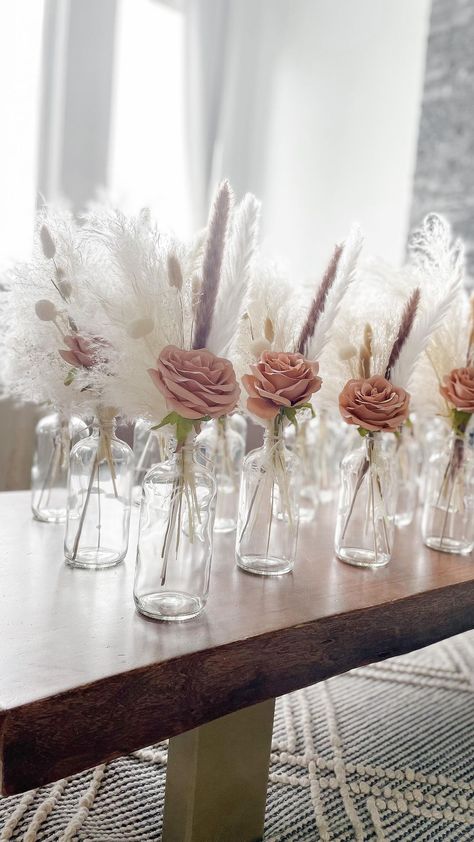 Pampas Outlet 𝐻𝒾 𝐼’𝓂 𝐼𝓇𝑒𝓃𝑒 || Pampas & dried flowers on Instagram: “Beautiful wedding centerpieces 🤎🤎 . . . . . . . #weddingcenterpieces #centerpieces #bohocenterpiece #bohostyle #bohodecor #bohochicwedding…” Pampas Grass And Palm Leaves Centerpiece, Pampas Baby Shower Centerpiece, Diy Boho Centerpieces, Boho Chic Centerpieces, Boho Centerpieces Birthday, Boho Centerpieces Baby, Boho Wedding Centerpieces Diy, Boho Baby Shower Centerpieces, Boho Centerpieces