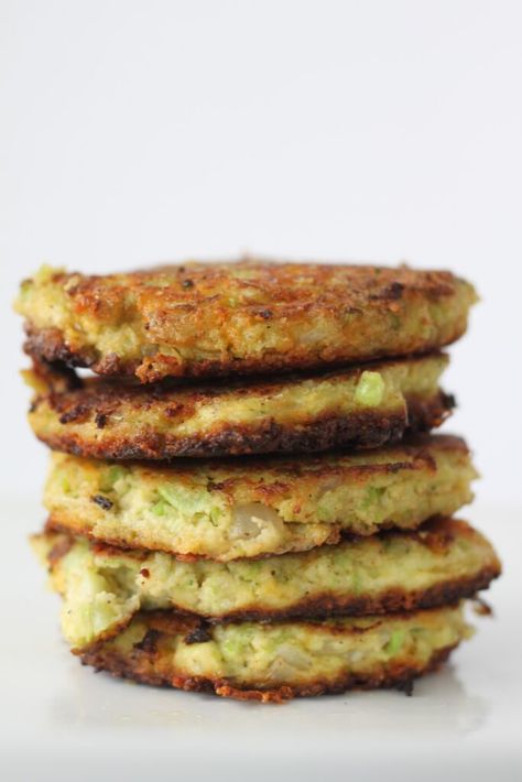 Keto Broccoli Fritters, Broccoli Pancakes, Broccoli Cakes, Pan Fried Broccoli, Riced Broccoli, Broccoli Cheddar Bites, Broccoli And Cheese Recipe, Broccoli Patties, Cheese Patties