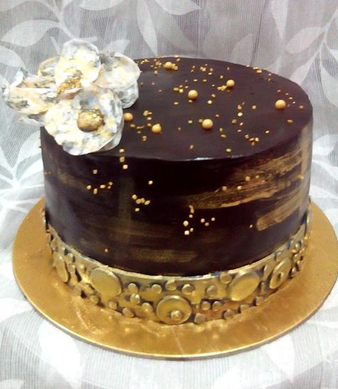 Easter Cake Designs, Black And Gold Cake, Cake With Gold, Buttercream Cake Designs, Wafer Paper Flowers, Cake Wraps, Chocolate Sheet Cake, 60th Birthday Cakes, Silver Cake