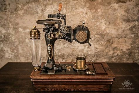 Sewing Machine Lamp, Steampunk Coffee, Gear Tattoo, Steampunk Furniture, Steampunk Gadgets, Steampunk Artwork, Steampunk Tendencies, Antique Sewing Table, Coffee Shop Aesthetic