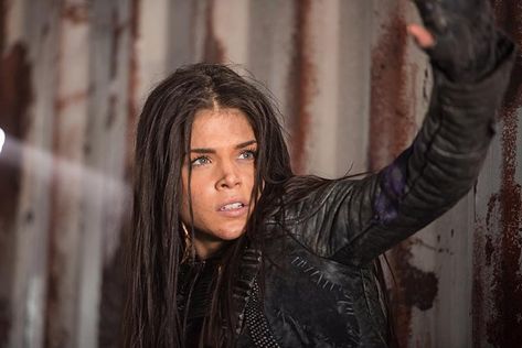 Season 3 - Episode 13 - Join or Die - Octavia Blake Octavia Blake Season 1, The 100 Season 3, Octavia Blake, Marie Avgeropoulos, The 100 Show, Eliza Taylor, Superman Lois, Popular Shows, The Hundreds